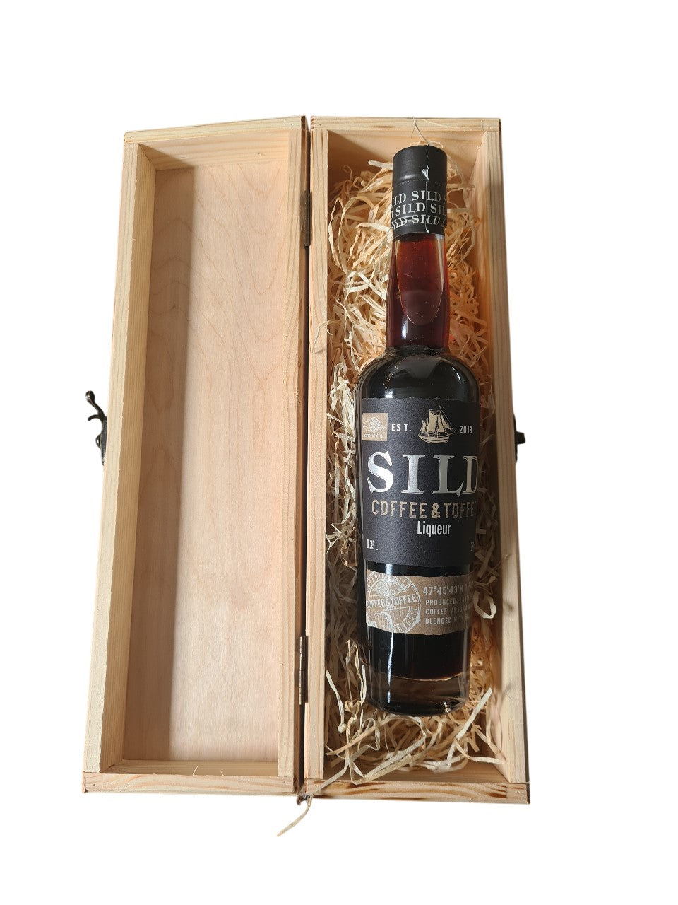 Holzbox mit Klappdeckel und einer Flasche SILD Coffee ToffeeWhiskyLikör