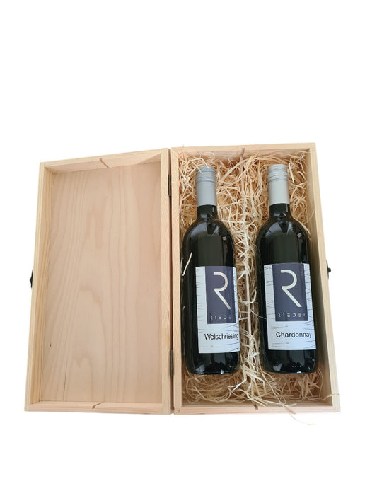 Holzbox mit Verschluss dazu Welschriesling und Chardonnay