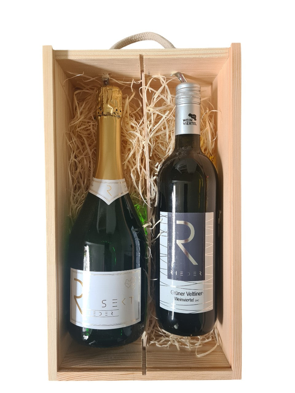 Holzbox mit Tragekordel und Schiebedeckel dazu Grüner Veltiner und BRUT Sekt