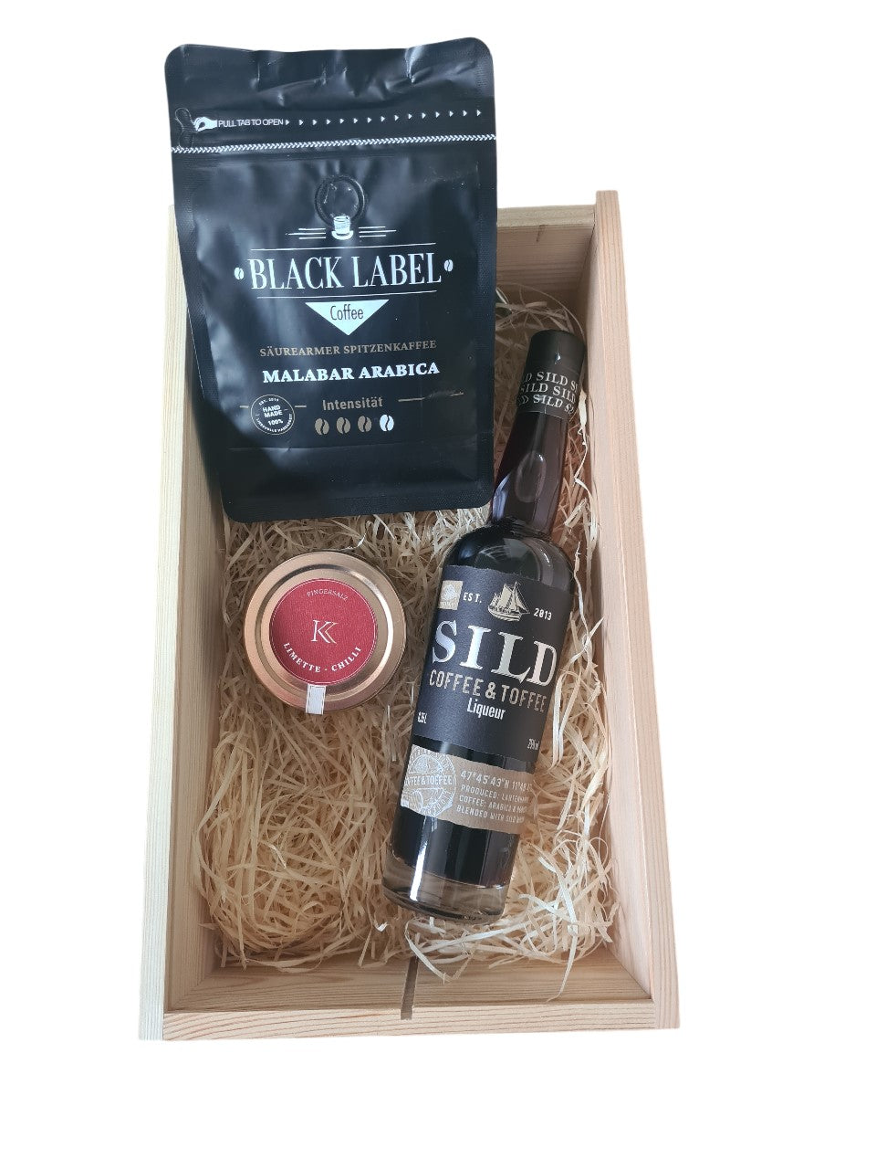 Holzbox mit Schiebedeckel und Tragekordel dazu Kaffee, Whisky-Likör,Salz