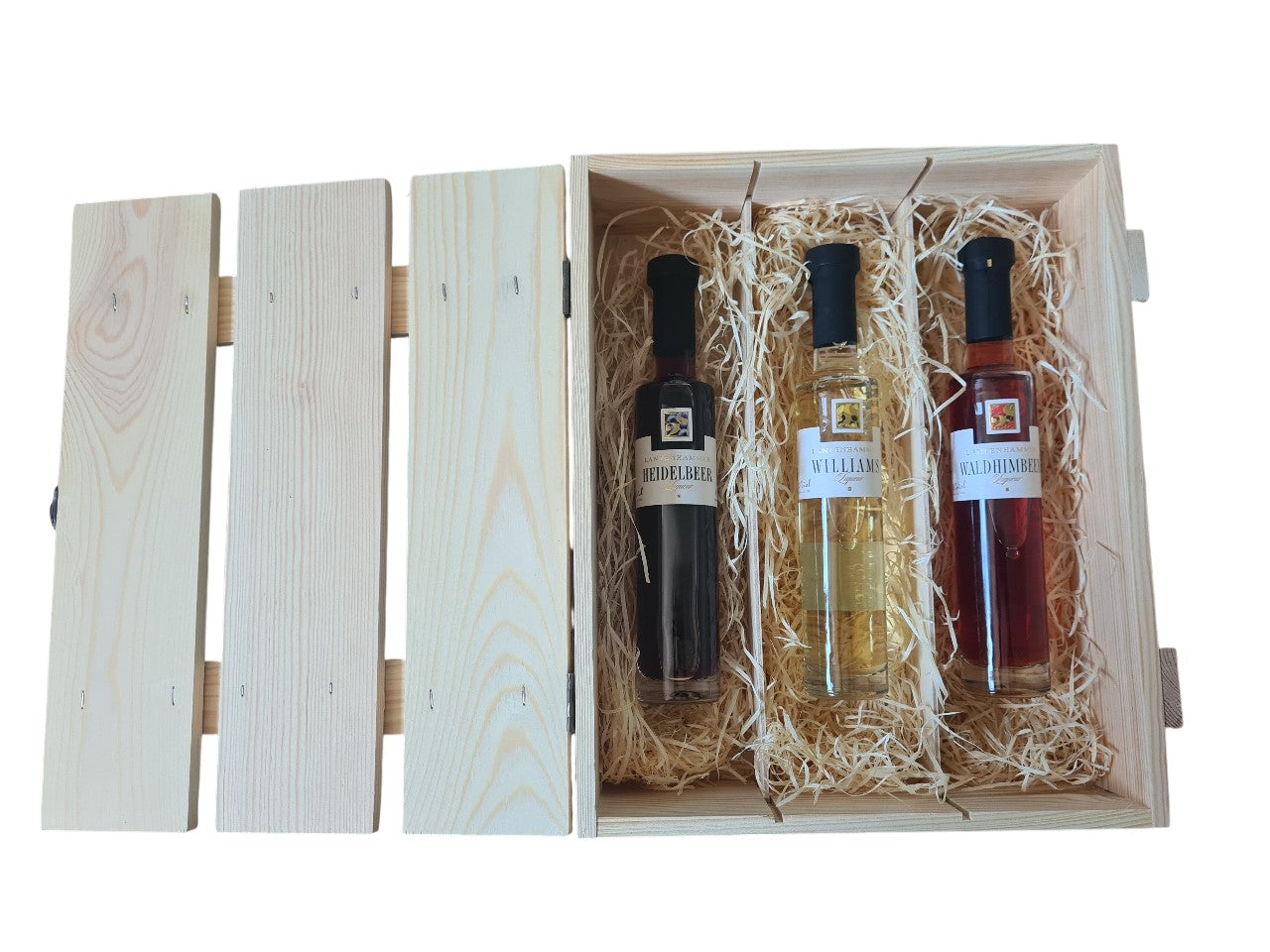 Holzlattenbox mit Verschluss und 3 Likören. Waldhimbeerer, Heildebeere und Williams