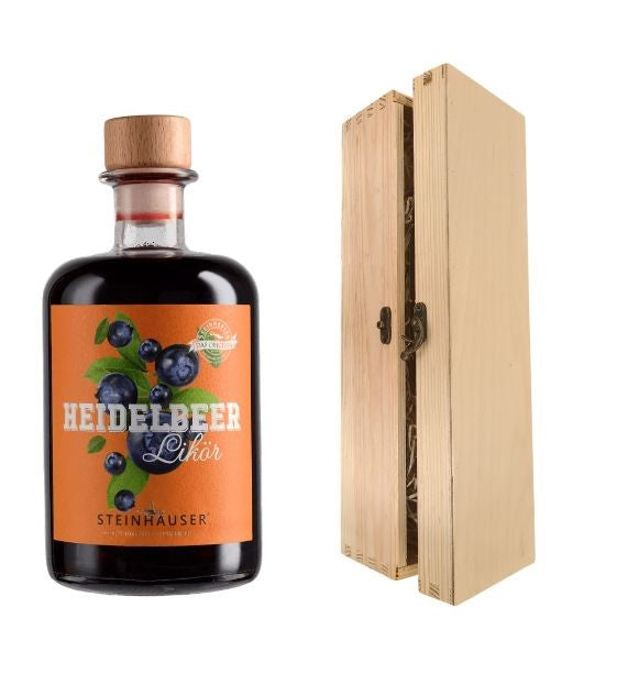 Heidelbeer Likör in der Apothekerflasche