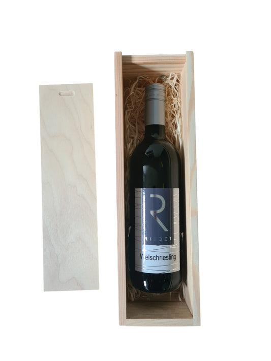 Holzbox mit Tragekordel und Schiebedeckel mit einer Flasche Wein Welschriesling