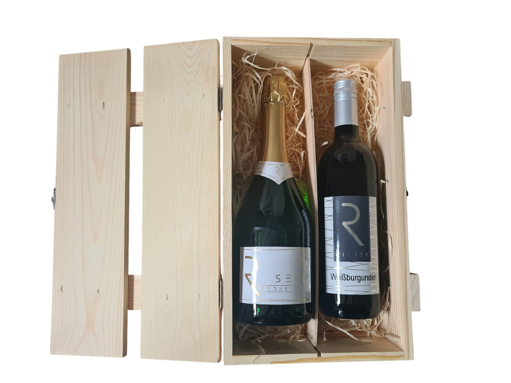 Holzlattenbox mit Verschluss dazu BRUT Sekt und Weißburgunder