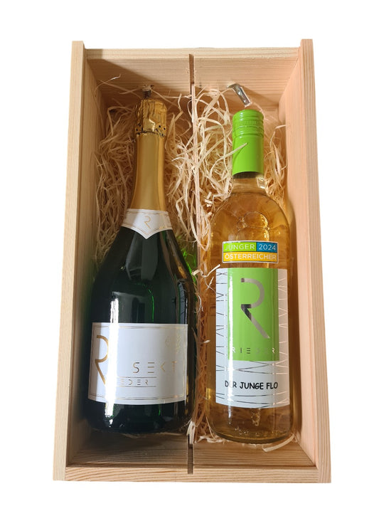 Holzbox mit Tragekordel und Schiebedeckel dazu der Junge Flo trocken und BRUT Sekt