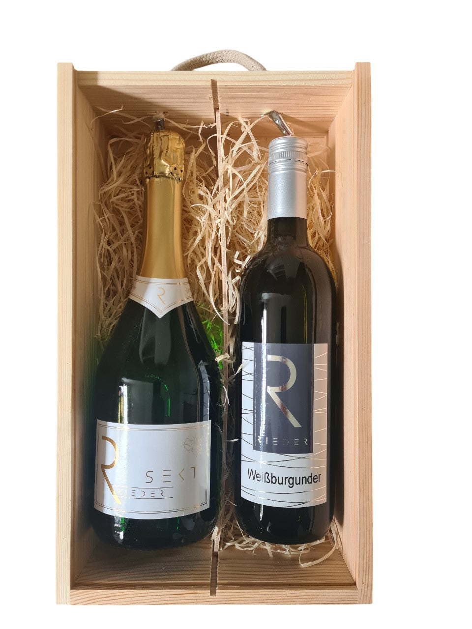 Holzbox mit Tragekordel und Schiebedeckel dazu Weißburgunder und BRUT Sekt