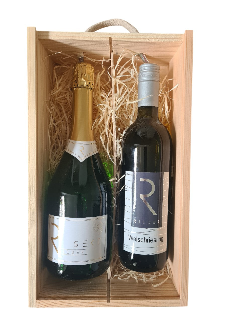 Holzbox mit Tragekordel und Schiebedeckel dazu Welschriesling und BRUT Sekt