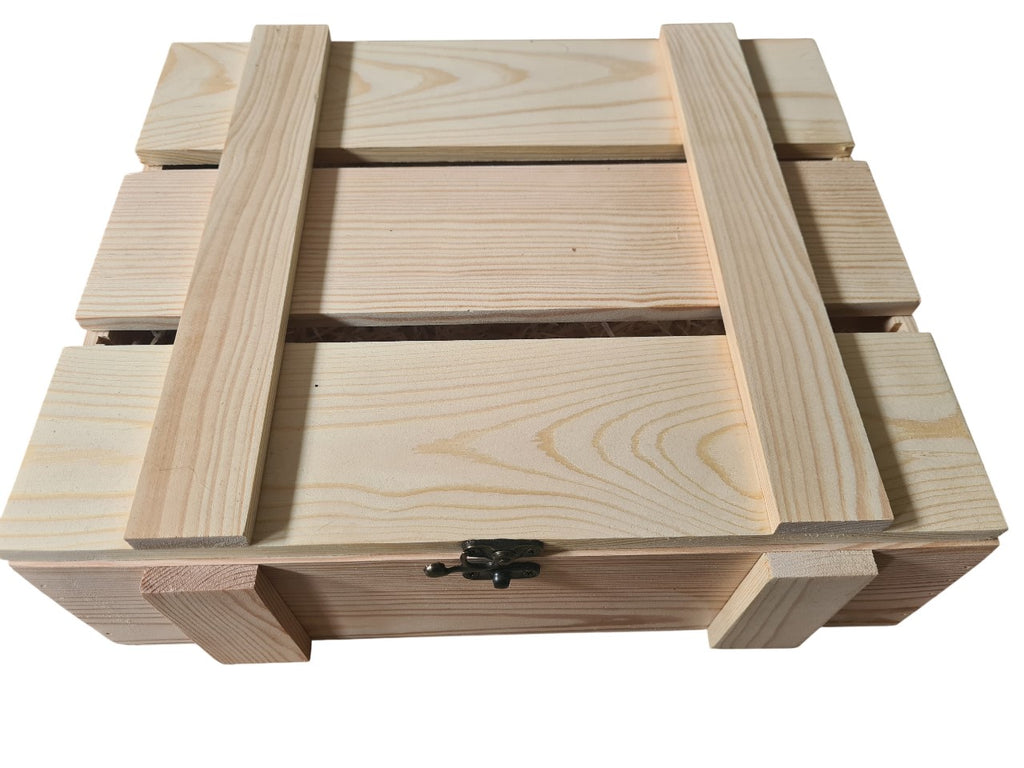 Holzlattenbox mit Verschluss dazu BRUT Sekt, Welschriesling und Weißburgunder