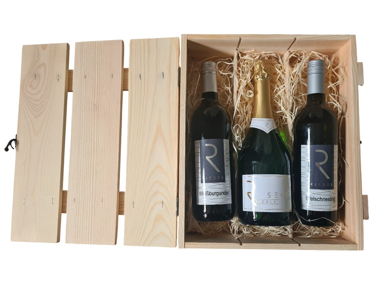 Holzlattenbox mit Verschluss dazu BRUT Sekt, Welschriesling und Weißburgunder