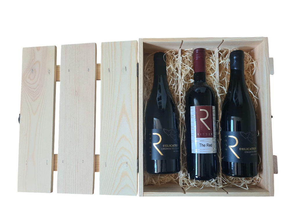 Holzlattenbox mit Verschluss und 3 Weinen 1x Rotwein und 2 x Delicatius
