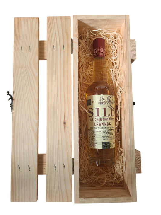 Holzlattenbox mit Verschluss dazu SILD Crannog Single Malt Whisky