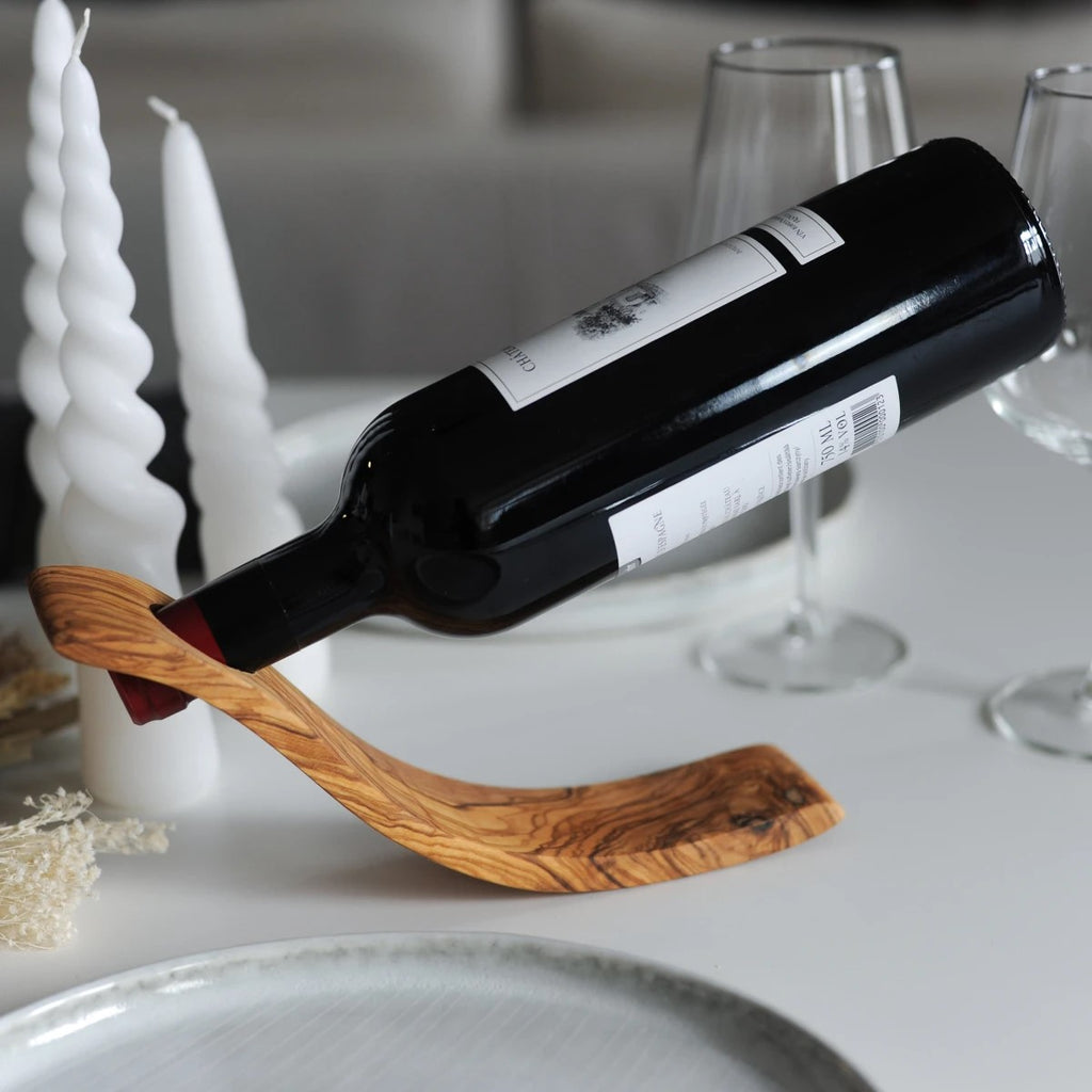 Grüner Veltliner 2024 trocken Qualitäts Wein mit Olivenholzständer Flaschenhalter / Korken und Holzbox